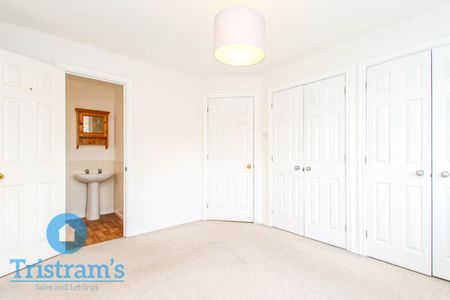 4 bed Detached House for Rent - Photo 3