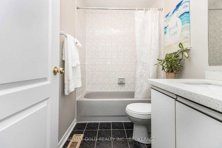 For Lease - 136 Bunchberry Way, Brampton, Ontario - Photo 2