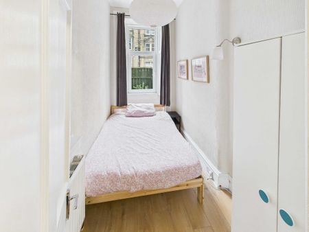 2 bedroom flat to rent - Photo 2