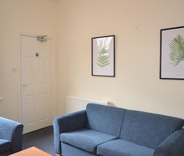 111, Broomspring Lane, Broomhall, Sheffield S10 2FD - Photo 2