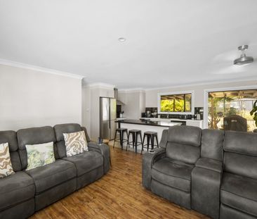 Fully Renovated 3-Bedroom Home in Halekulani - Coastal Living at It... - Photo 1