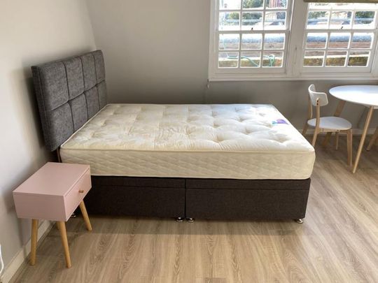 Studio to rent - Photo 1