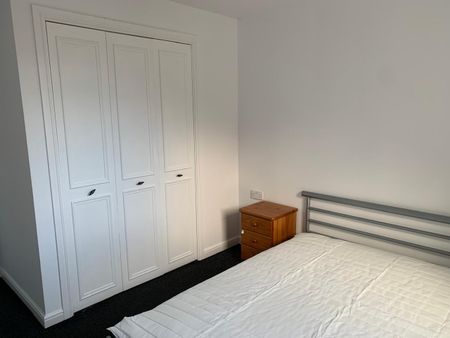 4 Bed Flat, Dicksonfield, EH7 - Photo 3