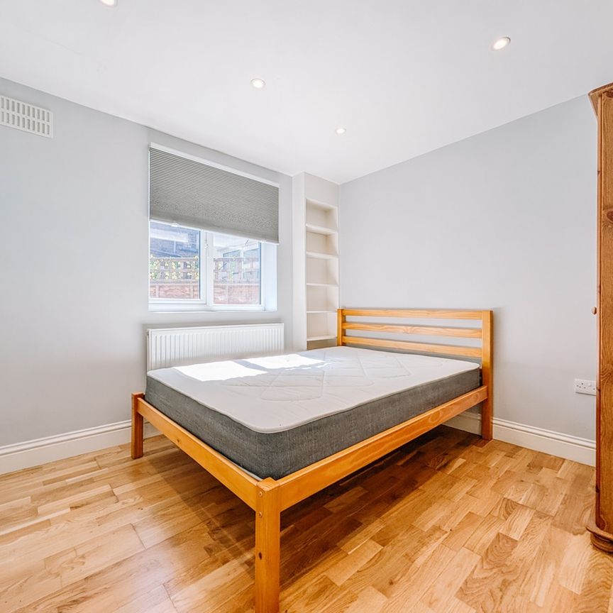 2 Bed Flat, Montrell Road, SW2 - Photo 1