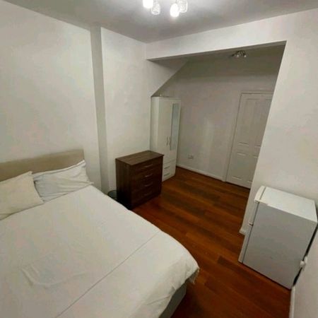 Room in a Shared House, Ingram Road, CR7 - Photo 4