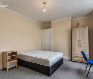 4 bedroom terraced house to rent - Photo 3