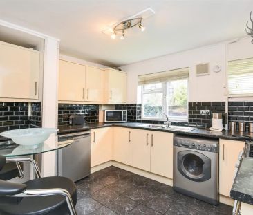 2 Bedroom Flat - Photo 3