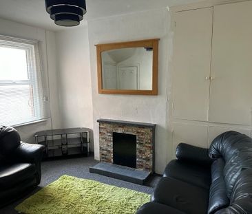 4 Bed Terraced House, Blenheim Road, RG1 - Photo 1