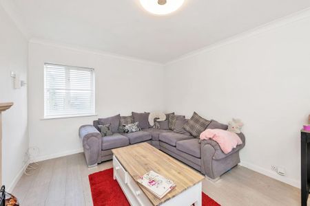 3 bedroom end of terrace house to rent - Photo 2