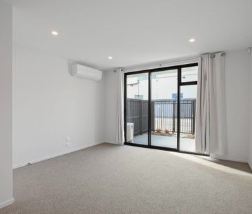 Modern 2-bedroom Townhouse Opposite The Palms - Available now! - Photo 2