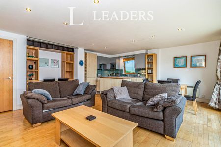 2 bedroom apartment to rent The Oaks Square, Epsom, KT19 - Photo 5