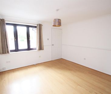 2 bedroom Terraced House to let - Photo 5