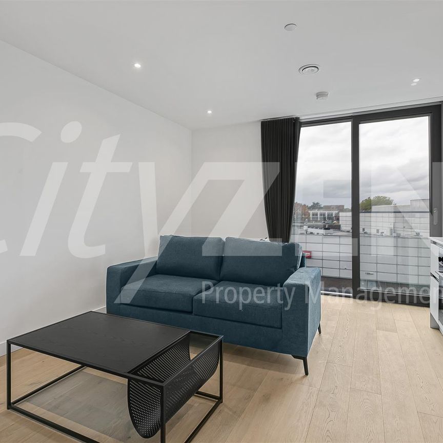 37 Clarendon Road, Watford - Photo 1