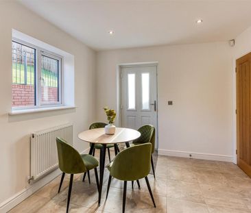 2 bedroom detached bungalow to rent - Photo 3