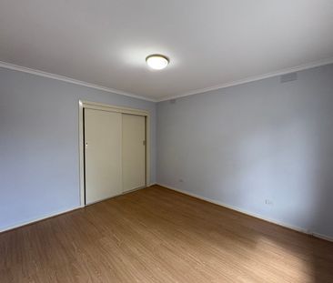 SPACIOUS 2 BEDROOM FRONT FACING UNIT! - Photo 3