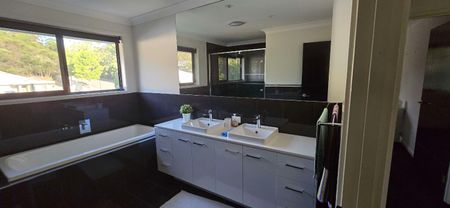 Upper Coomera - Photo 2