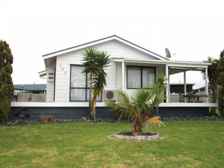 Beach house on Puka - Photo 5