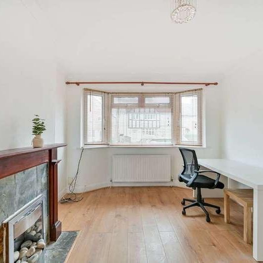 Lisbon Avenue, Twickenham, TW2 - Photo 1