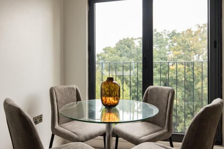 4 bedroom flat to rent - Photo 4