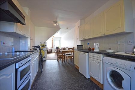 Well presented 1 bedroom house situated just to the east of Cambridge. GCH. Street parking. Furnished. - Photo 4