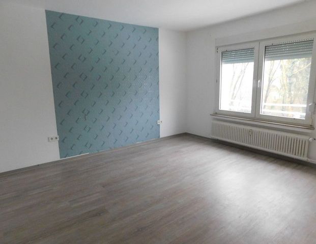 Schöne 3-Raum-Wohnung mit Balkon im EG! - Foto 1