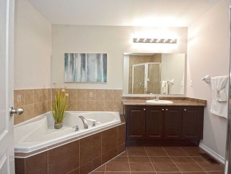 For Lease - 745 Farmstead Drive Unit# 18, Milton, Ontario - Photo 3