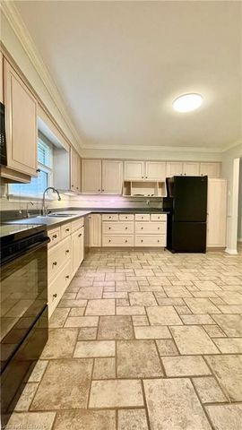 For Lease - 867 Viscount Road Unit# MAIN LEVEL & SECOND FLOOR, London South, Ontario - Photo 5