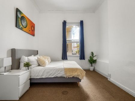 Redfern - Photo 3