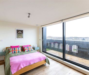 Bazalgette Court, Great West Road, London, W6 flat - penthouse to rent - Photo 5