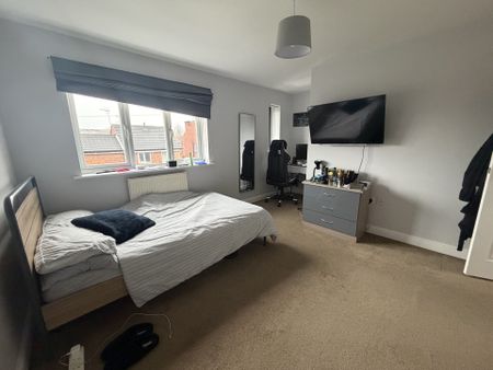 Arundel Court - Photo 2