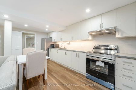 2932 Redbud Avenue #Bsmt - Photo 3