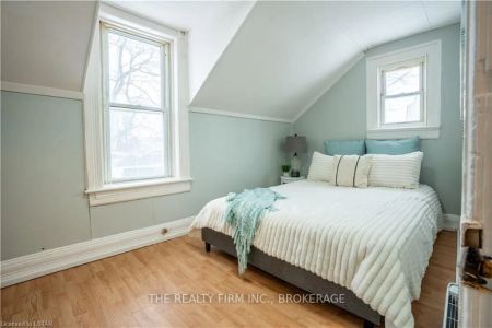 Detached Home For Lease | X8285400 - Photo 5