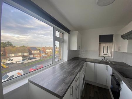 3 bedroom apartment to rent - Photo 3