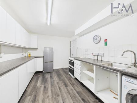 4 bedroom terraced house to rent - Photo 3