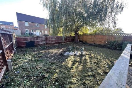 Bramber Close, BN10 - Photo 3