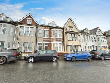 1 bedroom in a house share to rent - Photo 2