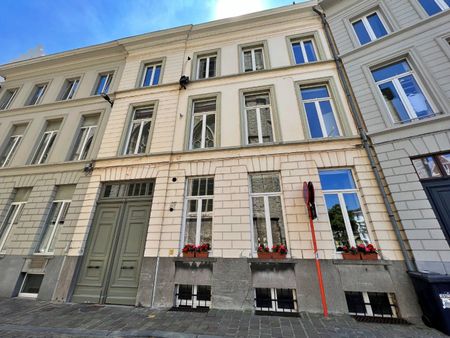 🌿 Rustig wonen in hartje centrum – 2 slpk appartement bij Sint-Michielskerk! - Photo 4