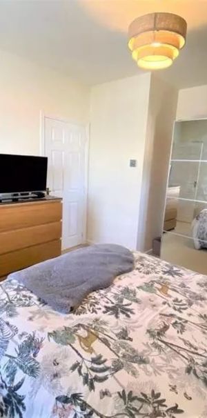 Room in a Shared Flat, Highburgh Road, G12 - Photo 1