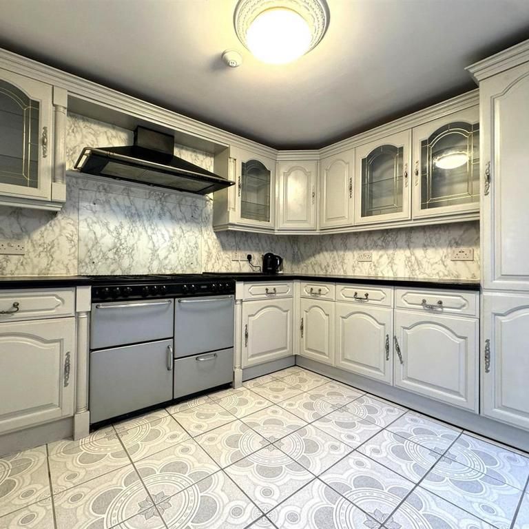 4 bedroom house to rent - Photo 1