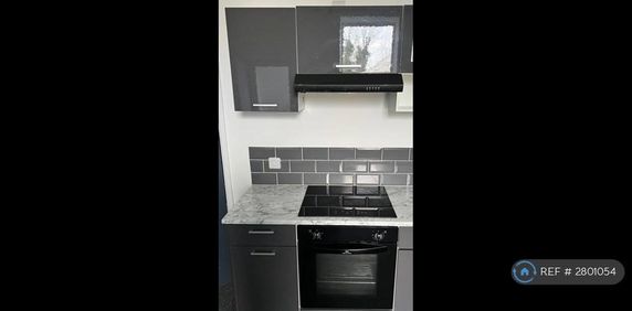 2 bedroom penthouse to rent - Photo 2