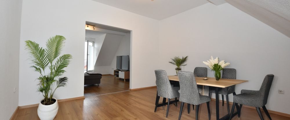 In perfekter, zentraler Lage in Friesoythe wohnen! Top-gepflegte Dachgeschosswohnung mit Südbalkon - Photo 1