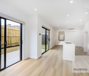 Near New 3 Bedroom Townhouse With A Carport & Garage! - Photo 6