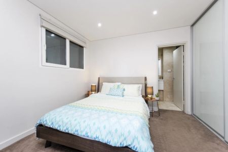 Stylish Water Views In Convenient Location - Photo 2