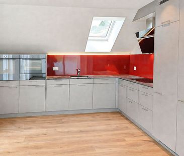 Generous penthouse apartment with its own attic and beautiful views - Foto 6
