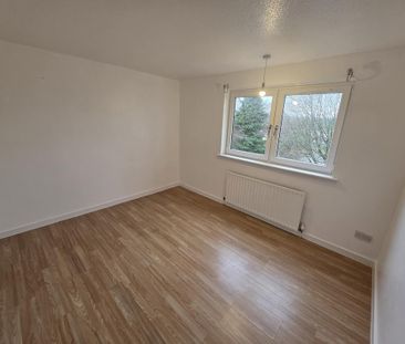 3 bedroom flat to rent - Photo 3
