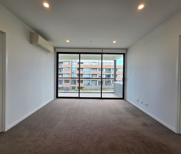 Modern 2 Bed Apartment in Prime Clayton Location - Photo 2