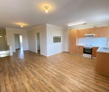 Charming Two Bedroom "Above Shop" Apartment !! - Photo 1