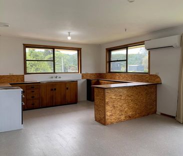 4 Bedroom Home in Zeehan - Photo 4