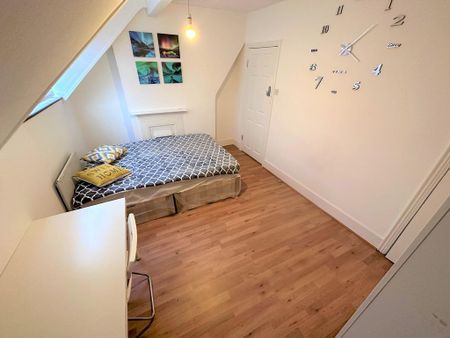 1 bedroom in a house share to rent - Photo 2