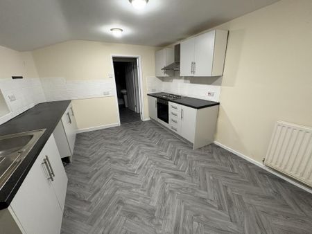 2 bedroom terraced house to rent - Photo 4